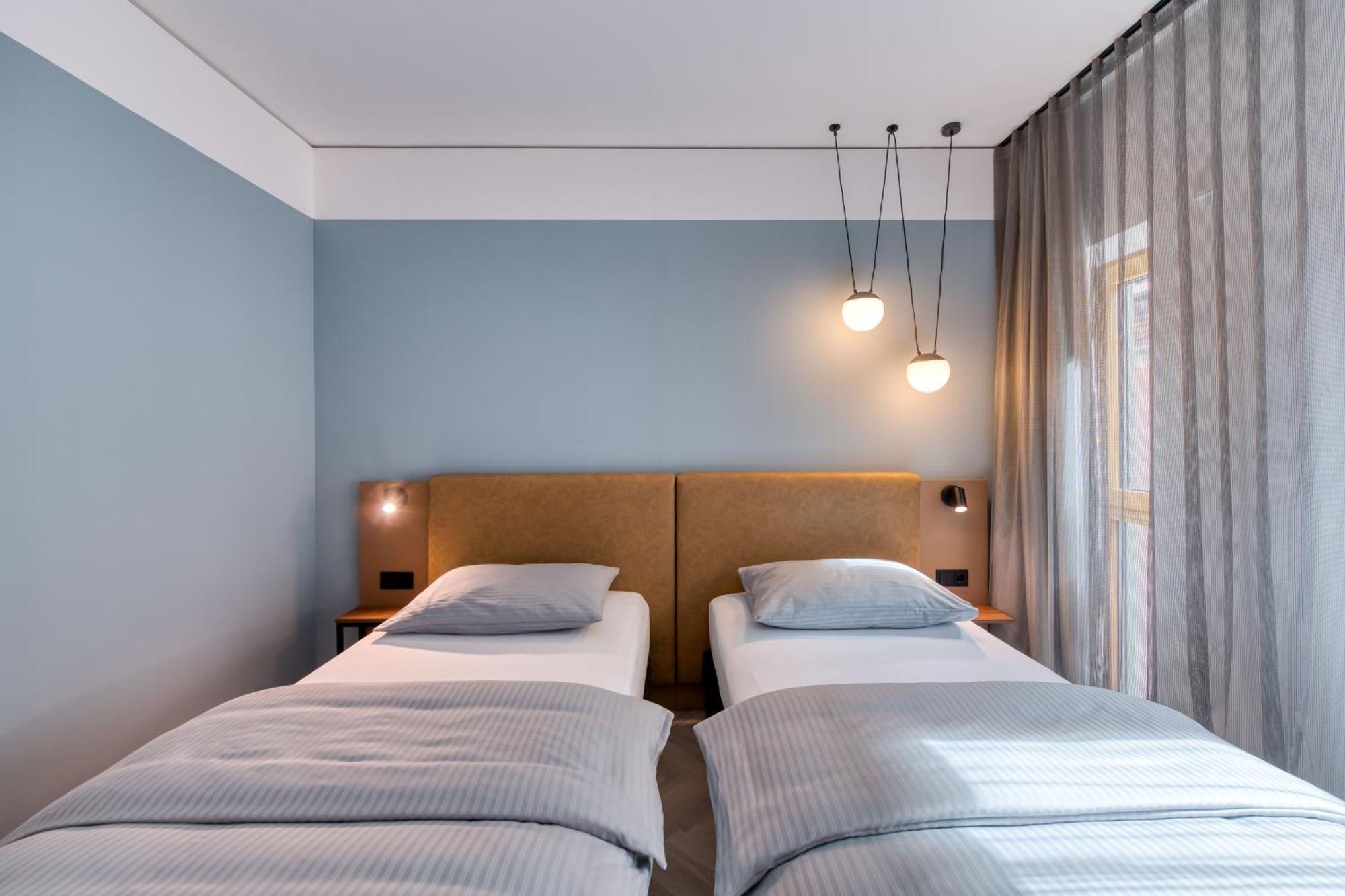Stadthotel Neumarkt Mitte นอยมาร์คท์ อิน แดร์ โอเบอร์พฟัลซ์ ภายนอก รูปภาพ
