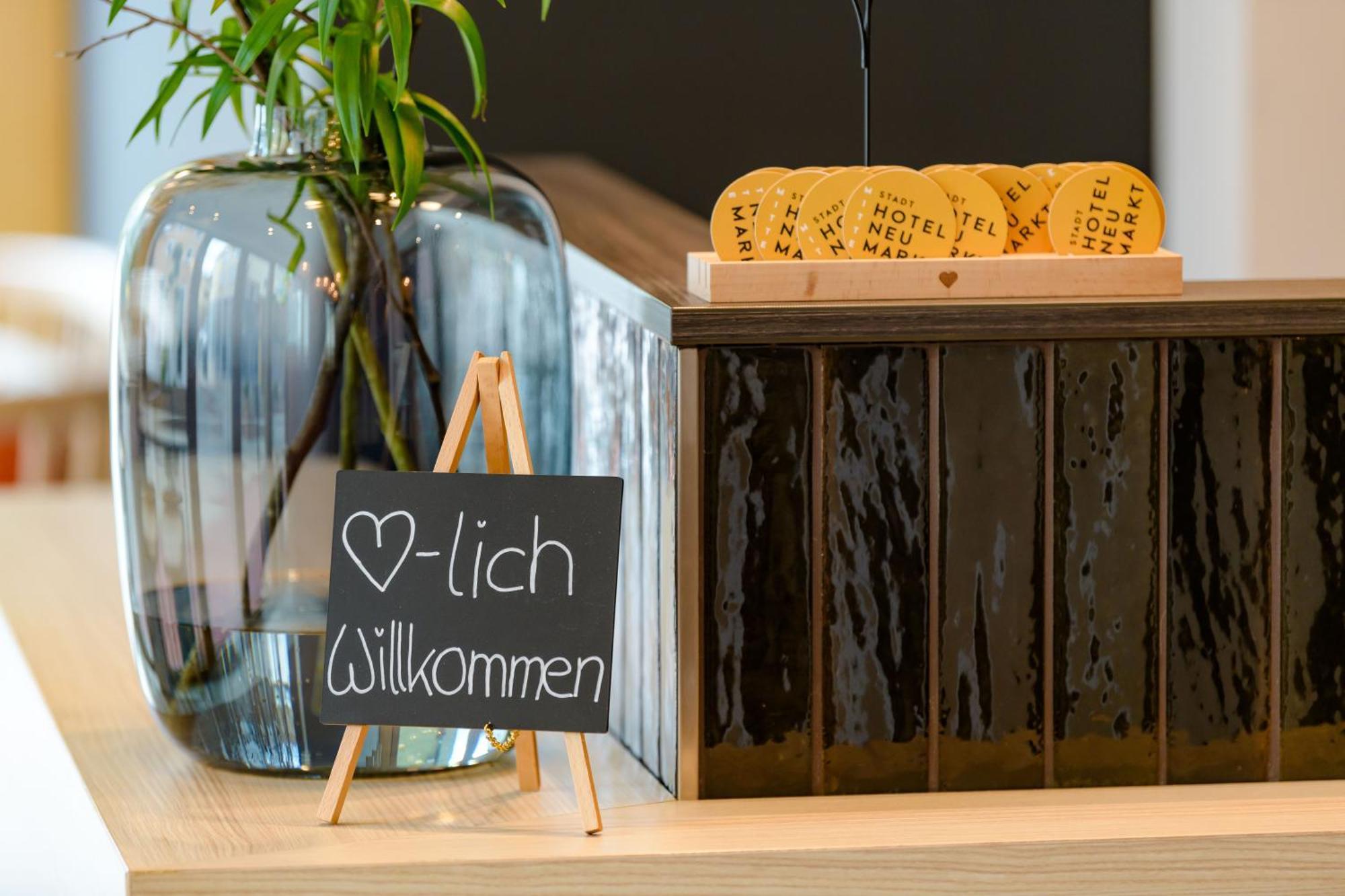 Stadthotel Neumarkt Mitte นอยมาร์คท์ อิน แดร์ โอเบอร์พฟัลซ์ ภายนอก รูปภาพ