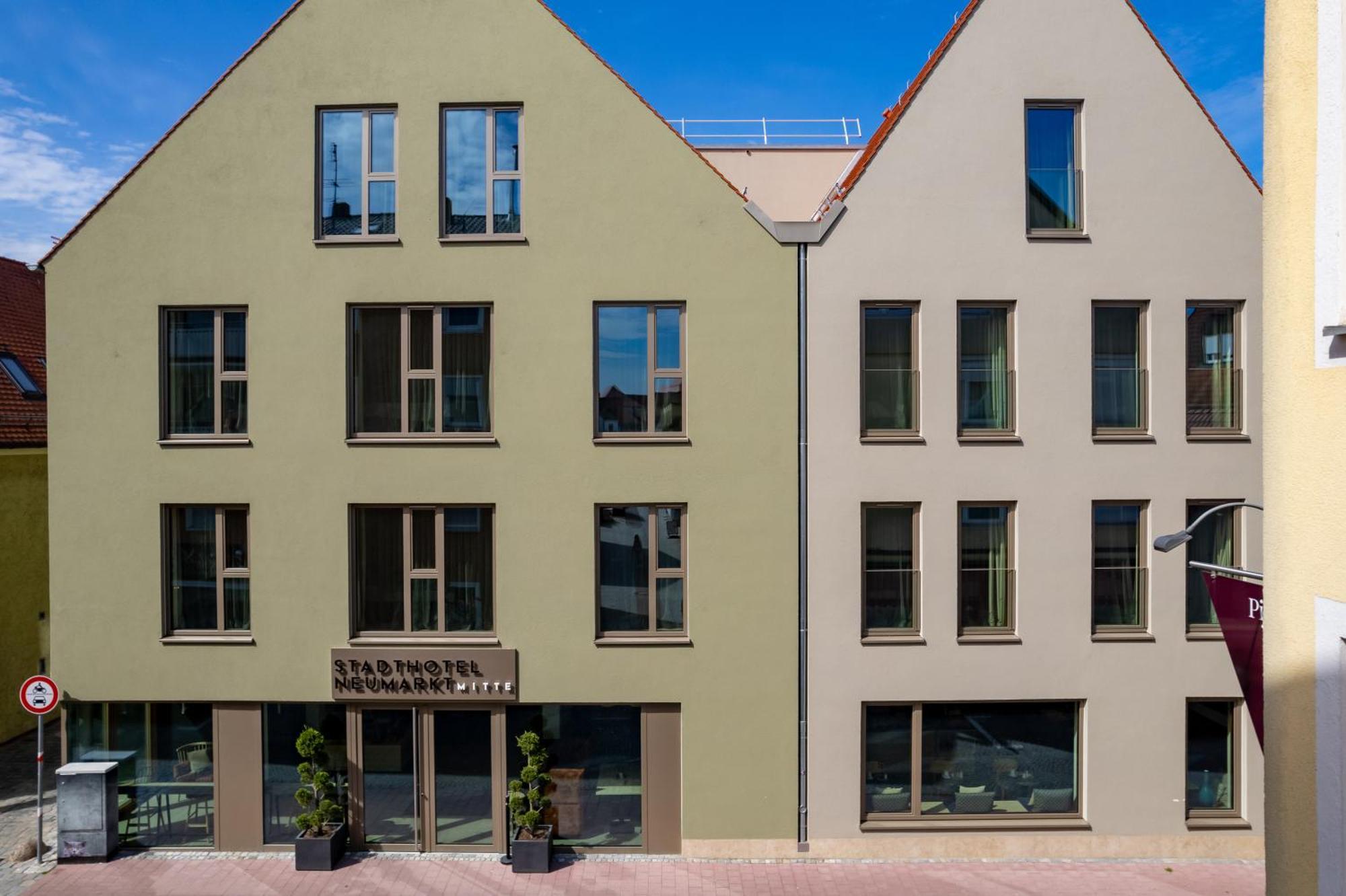 Stadthotel Neumarkt Mitte นอยมาร์คท์ อิน แดร์ โอเบอร์พฟัลซ์ ภายนอก รูปภาพ